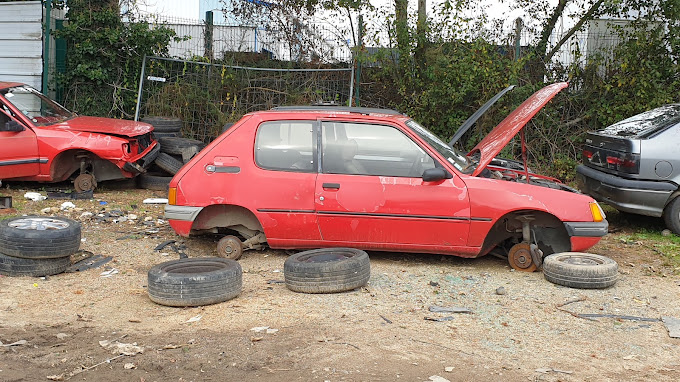 Aperçu des activités de la casse automobile FORNES située à QUIMPER (29000)